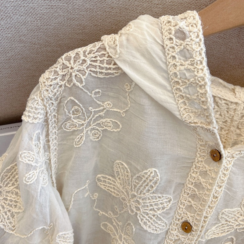 Chaqueta corta con capucha y encaje bordado, manga corta y estilo ligero