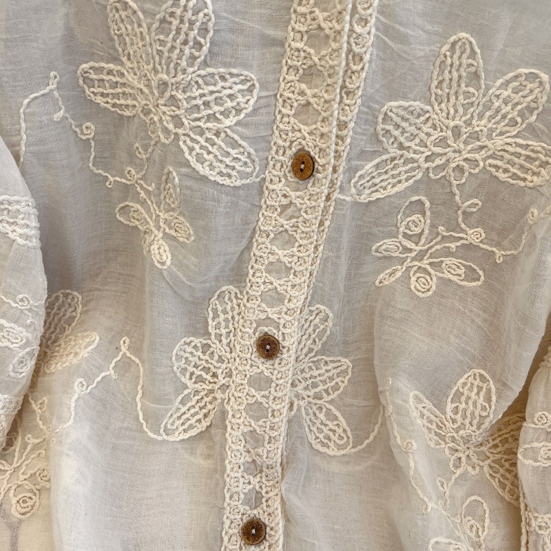 Chaqueta corta con capucha y encaje bordado, manga corta y estilo ligero