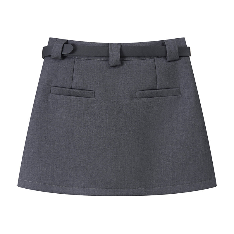 Minifalda gris de talle alto con corte entallado, estilo juvenil y elegante