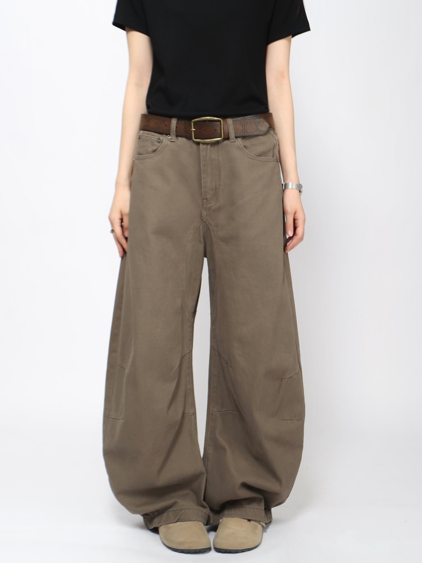 Pantalones vaqueros anchos estilo urbano, corte curvo y efecto arrugado