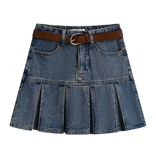 Falda corta de mezclilla estilo sexy, con pliegues y ajuste favorecedor petite
