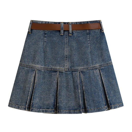 Falda corta de mezclilla estilo sexy, con pliegues y ajuste favorecedor petite