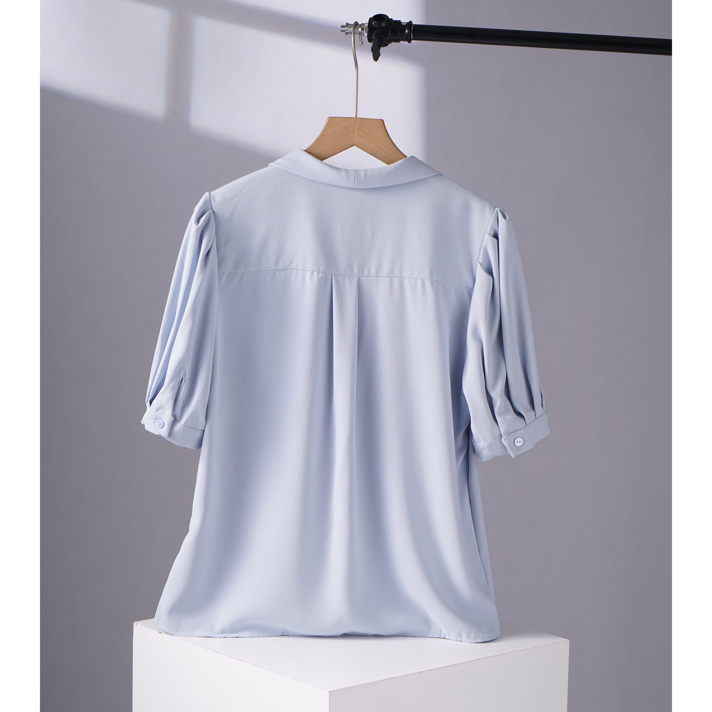Camisa lisa con cuello vuelto y manga corta, estilo sencillo para mujer