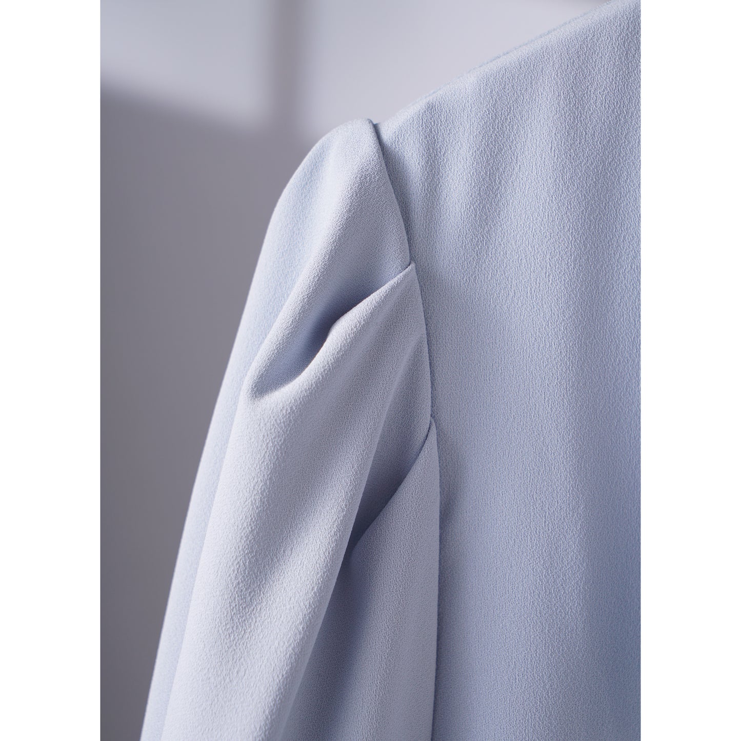 Camisa lisa con cuello vuelto y manga corta, estilo sencillo para mujer