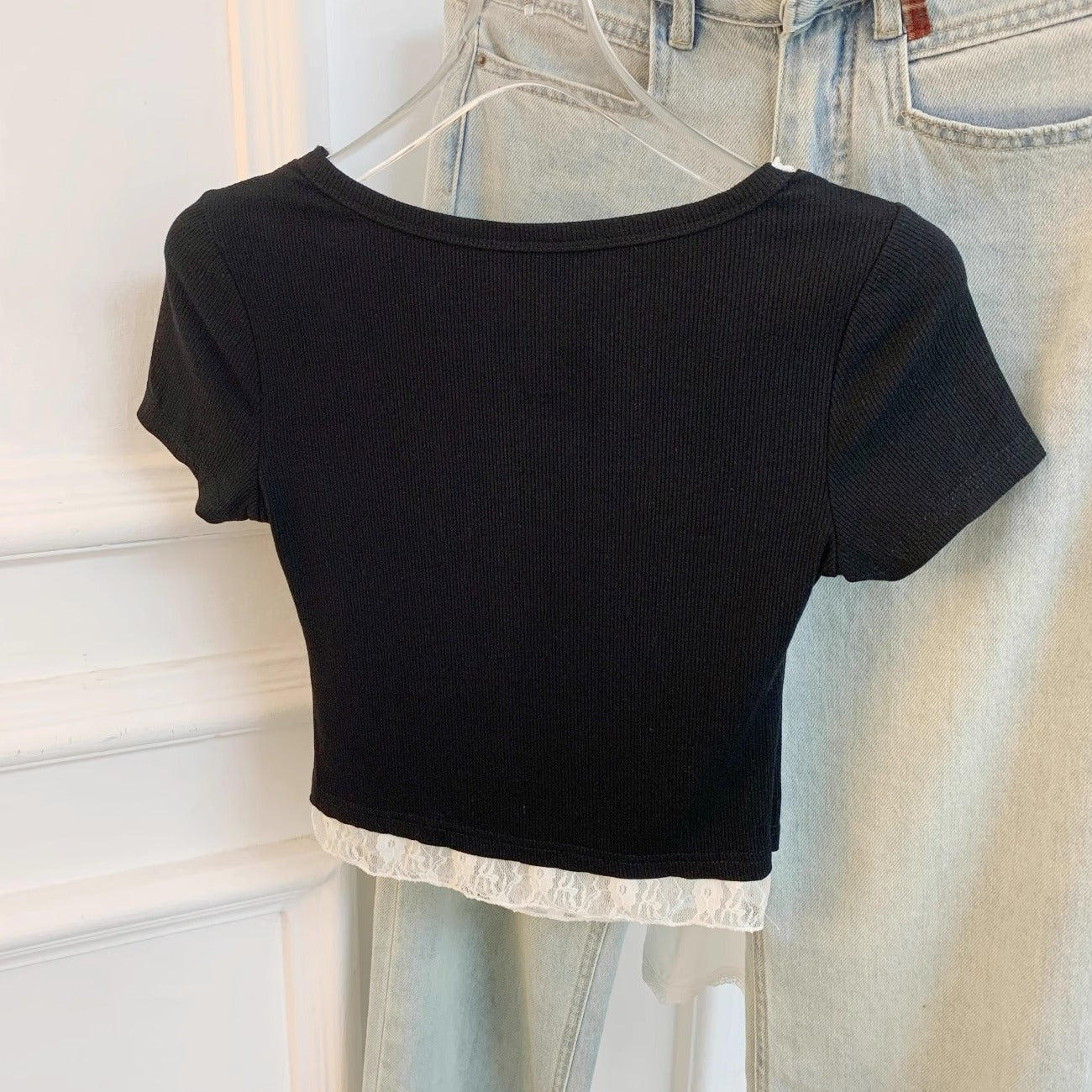 Camiseta corta con efecto dos piezas y encaje, estilo dulce y ajustado
